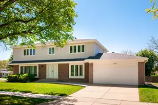 1829 E Bittersweet Ln, Mount Prospect, IL 60056 - Photo 1