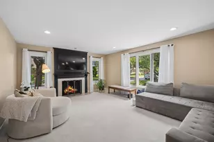 327 Rivershire Ct, Lincolnshire, IL 60069 - Photo 12