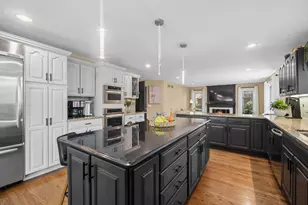 327 Rivershire Ct, Lincolnshire, IL 60069 - Photo 10