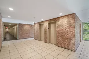 6000 Oakwood Dr, Lisle, IL 60532 - Photo 18