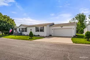 611 Bluebird Cir, Sandwich, IL 60548 - Photo 2
