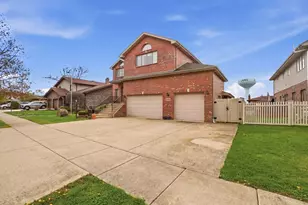 5733 W 97th St, Oak Lawn, IL 60453 - Photo 2