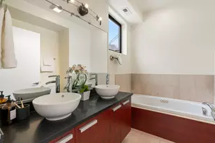 808 N Greenview Ave, Chicago, IL 60642 - Photo 18