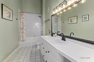 1801 W Larchmont Ave, Chicago, IL 60613 - Photo 26