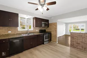 318 Virginia St, Bensenville, IL 60106 - Photo 4