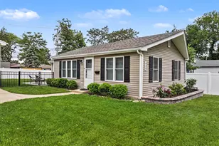 630 S Charlotte St, Lombard, IL 60148 - Photo 2