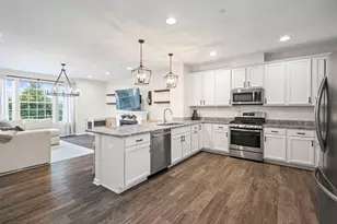 2546 Huntleigh Ln, Woodridge, IL 60517 - Photo 6