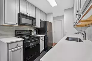 5900 Oakwood Dr, Lisle, IL 60532 - Photo 14