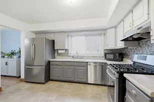 1940 Brentwood Ln E, Wheaton, IL 60189 - Photo 10