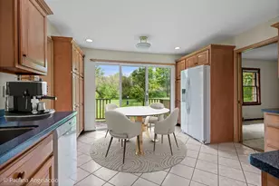 593 Cumnock Rd, Inverness, IL 60067 - Photo 8