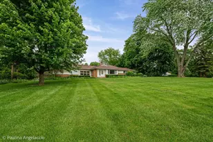 593 Cumnock Rd, Inverness, IL 60067 - Photo 2