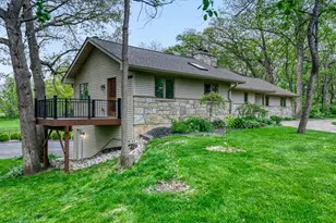 39W526 Lori Ln, Elgin, IL 60124 - Photo 4