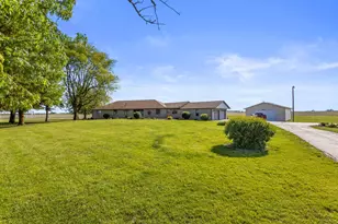 12317 N 1100 East Rd, Catlin, IL 61817 - Photo 4