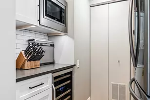 560 W Fulton St, Chicago, IL 60661 - Photo 4