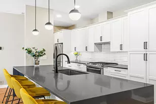 560 W Fulton St, Chicago, IL 60661 - Photo 2