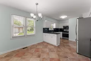 7907 W 74th St, Bridgeview, IL 60455 - Photo 8