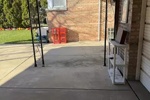 10210 S Rhodes Ave, Chicago, IL 60628 - Photo 10
