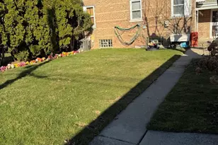 10210 S Rhodes Ave, Chicago, IL 60628 - Photo 12