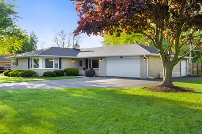 415 Maplewood Drive, Sycamore, IL 60178 - Photo 2
