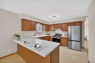 S075 Pleasant Hill Rd, Wheaton, IL 60187 - Photo 8