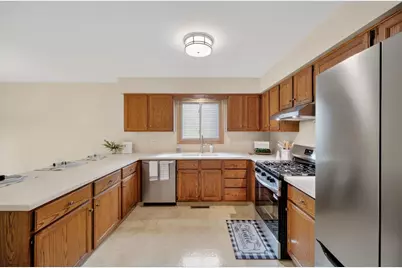 S075 Pleasant Hill Road, Wheaton, IL 60187 - Photo 6