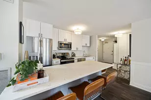 100 E Walton St, Chicago, IL 60611 - Photo 8