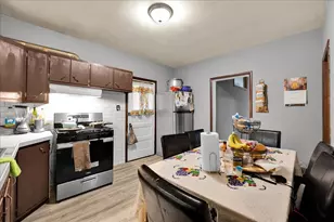 817 Front St, Aurora, IL 60505 - Photo 18