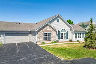 638 Handel Ln, Woodstock, IL 60098 - Photo 2