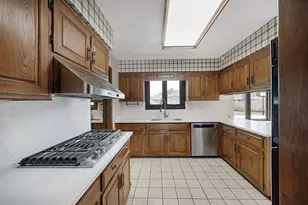 6723 Kingswood Rd, Willowbrook, IL 60527 - Photo 12