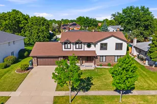 6723 Kingswood Rd, Willowbrook, IL 60527 - Photo 2