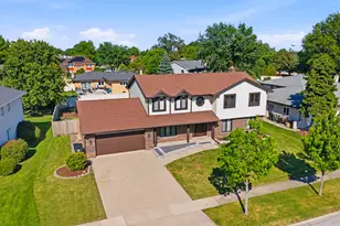 6723 Kingswood Rd, Willowbrook, IL 60527 - Photo 4