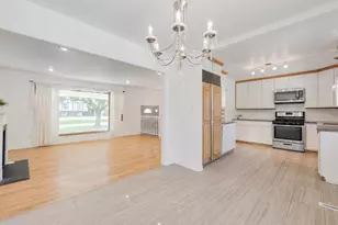 945 Nottingham Ln, Crystal Lake, IL 60014 - Photo 6