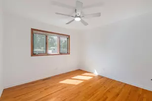 945 Nottingham Ln, Crystal Lake, IL 60014 - Photo 12