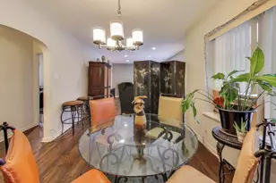 2641 W Fitch Ave, Chicago, IL 60645 - Photo 8