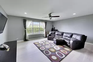 3091 Longcommon Pkwy, Elgin, IL 60124 - Photo 20