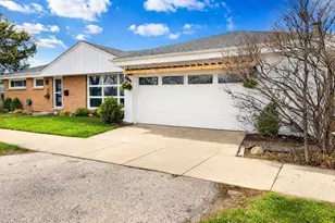 6803 N Keeler Ave, Lincolnwood, IL 60712 - Photo 2