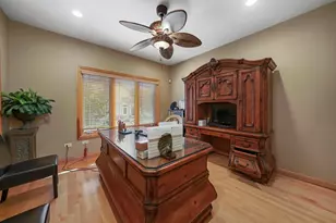 651 Anne Ln, Bolingbrook, IL 60440 - Photo 16