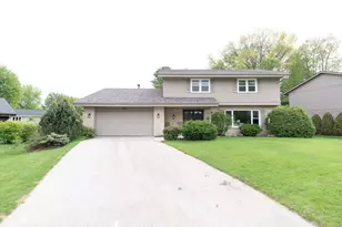 5841 Hoylake Dr, Rockford, IL 61107 - Photo 1