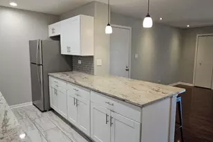 10910 S Kilpatrick Ave, Oak Lawn, IL 60453 - Photo 8