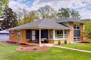 501 S School St, Mount Prospect, IL 60056 - Photo 1