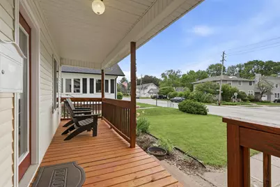 2810 Middle Road, Davenport, IA 52803 - Photo 2