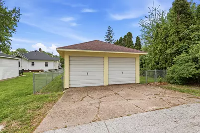 2810 Middle Road, Davenport, IA 52803 - Photo 8