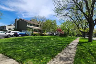 301 Oakbrook Ct, Bartlett, IL 60103 - Photo 1