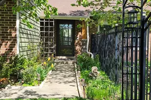 301 Oakbrook Ct, Bartlett, IL 60103 - Photo 4
