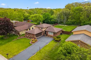 900 Carol Ln, Crete, IL 60417 - Photo 2