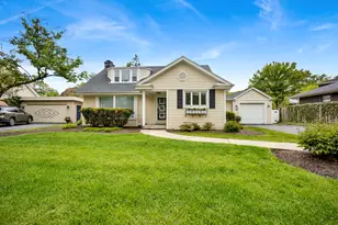61 Harris Ave, Clarendon Hills, IL 60514 - Photo 1