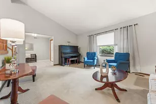 415 Cypress Ct, Schaumburg, IL 60193 - Photo 10