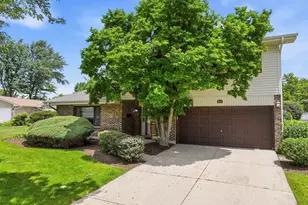 415 Cypress Ct, Schaumburg, IL 60193 - Photo 2
