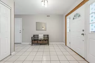 415 Cypress Ct, Schaumburg, IL 60193 - Photo 6