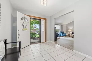 415 Cypress Ct, Schaumburg, IL 60193 - Photo 4